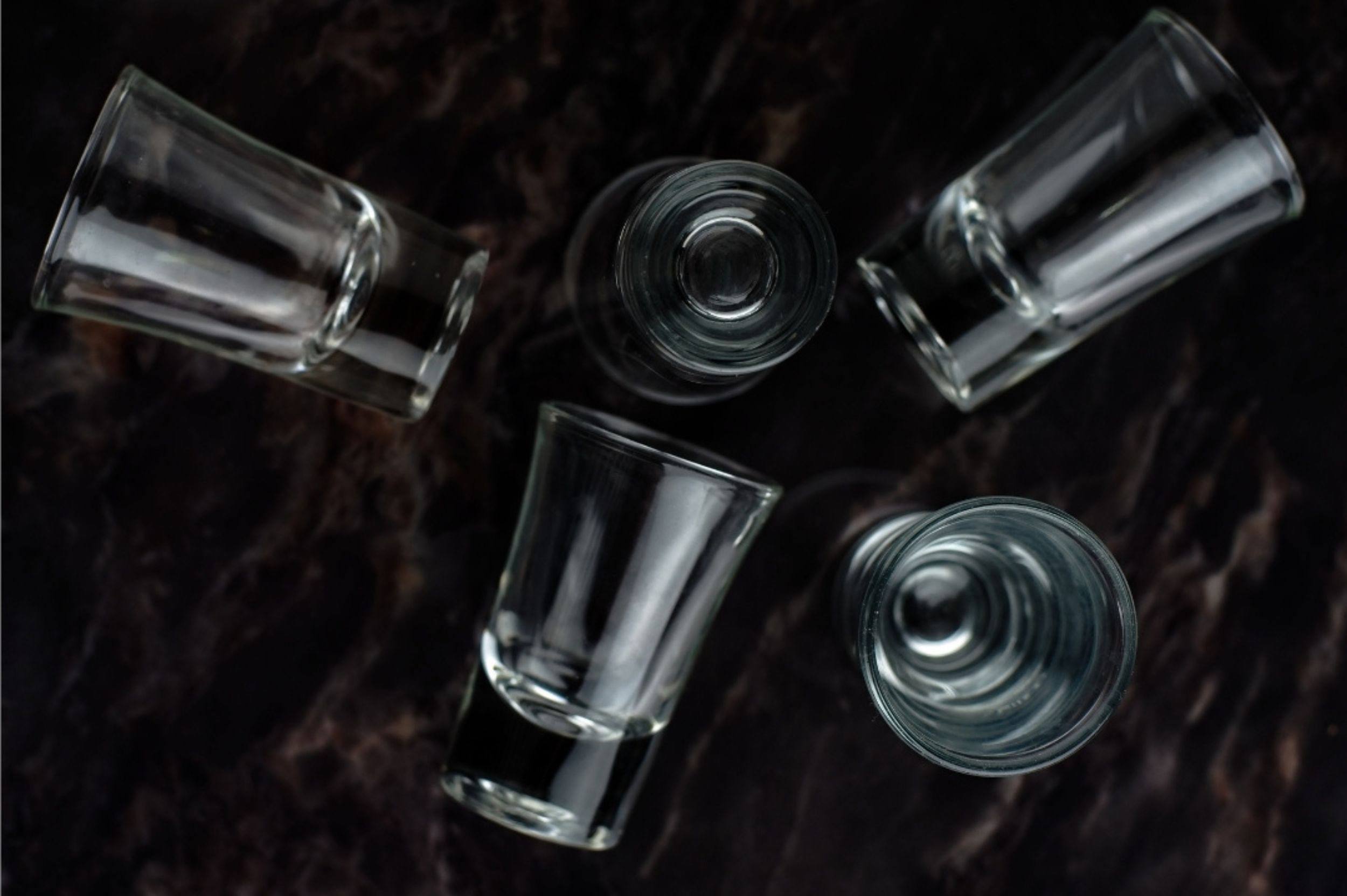 Shots, Shooters und Kurze – Facts und Rezepte zu den Getränken im kleinen Glas